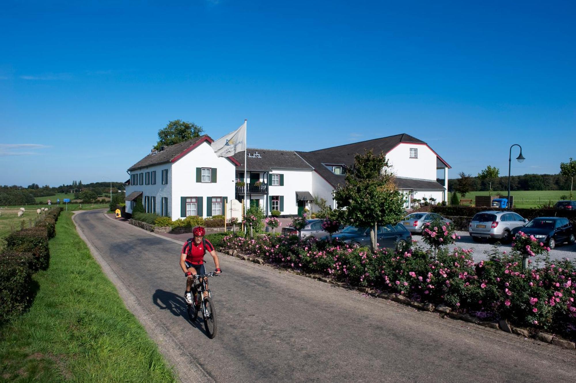 Hotel Gerardushoeve Heijenrath Extérieur photo